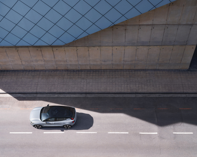 Volvo EX30 revoluciona la seguridad vial en Chile con innovador sistema de Alerta de Apertura de Puertas
