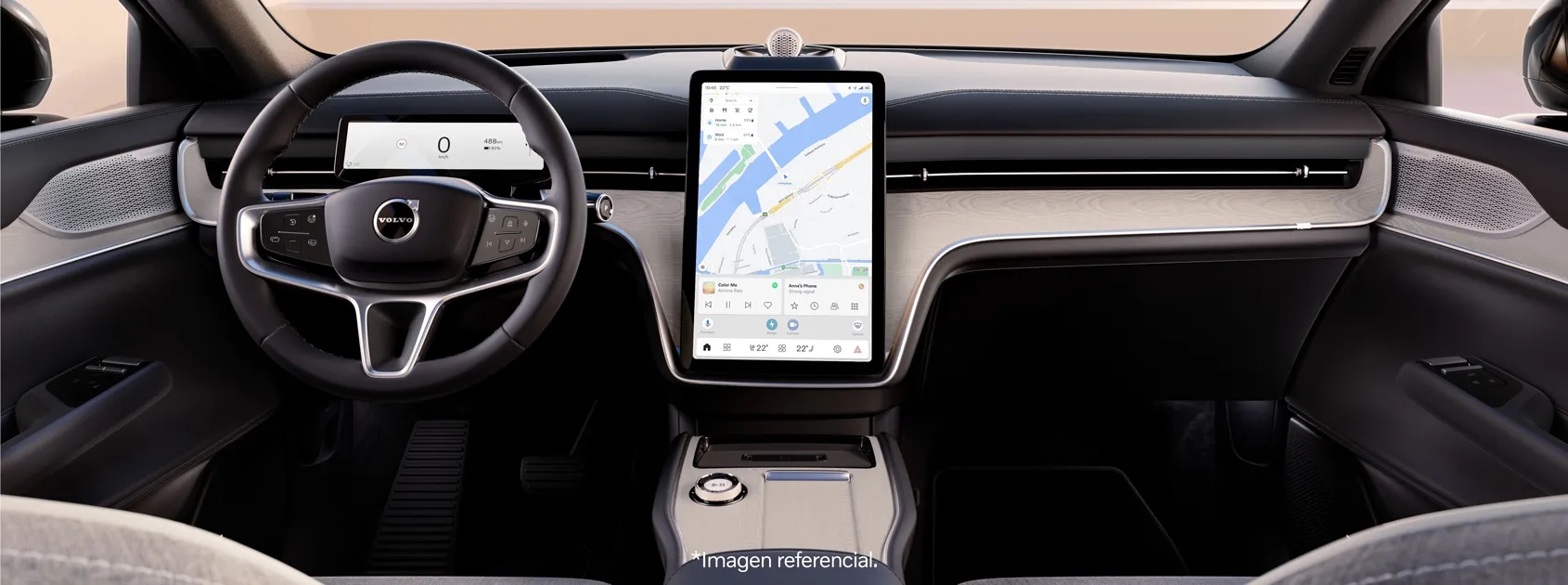 Vista interior de asientos delanteros de Volvo EX)0 con dos pantallas.